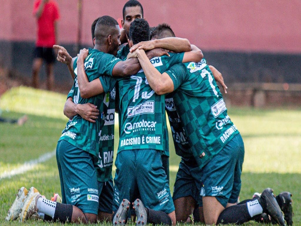 Atlético-MG vence, aumenta margem na liderança e amplia desespero do Grêmio