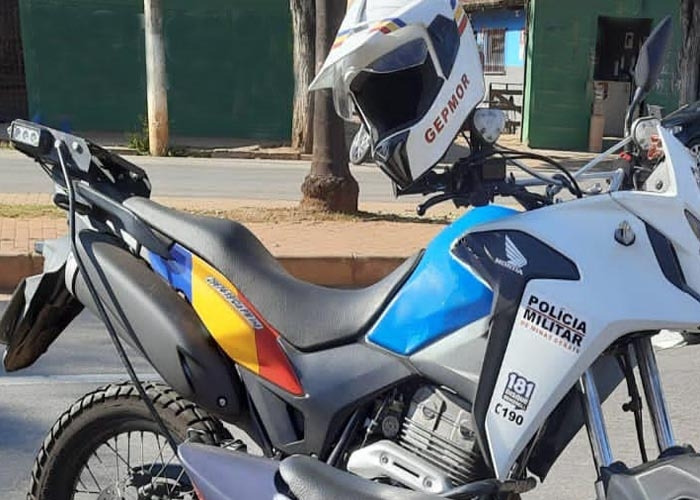 Honda de papelão? Artesão faz réplicas de motos usando caixas e