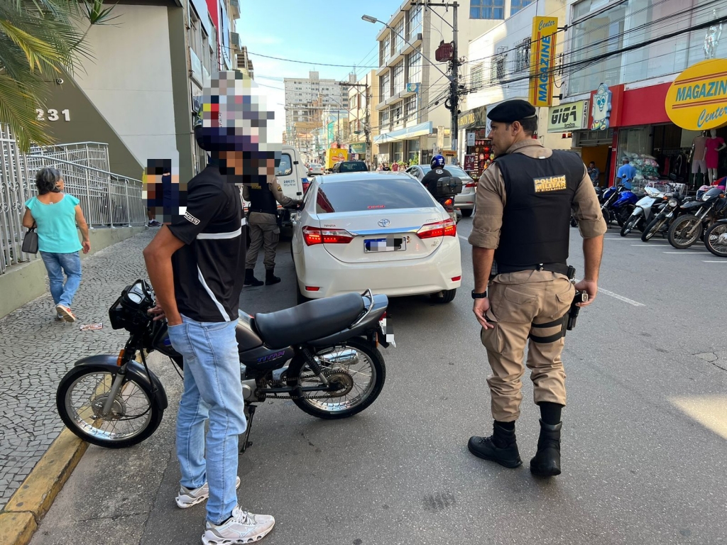 Viatura da PM é atingida por carro que disputava racha em Blumenau