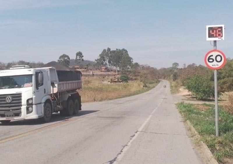 BR-251: trânsito é totalmente liberado após mais de 30h de interdição -  Gerais - Estado de Minas