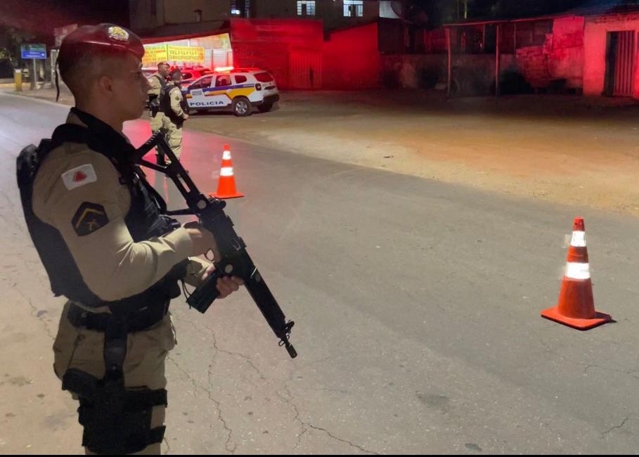 Vídeo mostra larvas em salgado de padaria em Uberaba; criança reclamou de ' bichinhos' ao comer, Triângulo Mineiro