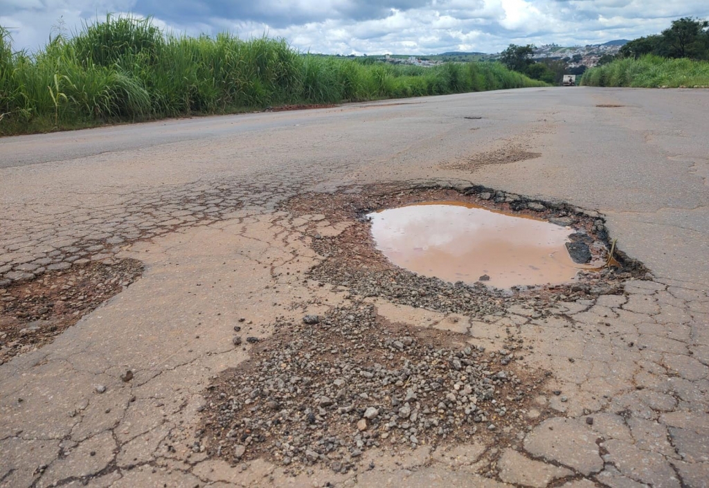 Pouco conhecidas, BRs 251, 365 e 364 são novos corredores do perigo -  Gerais - Estado de Minas