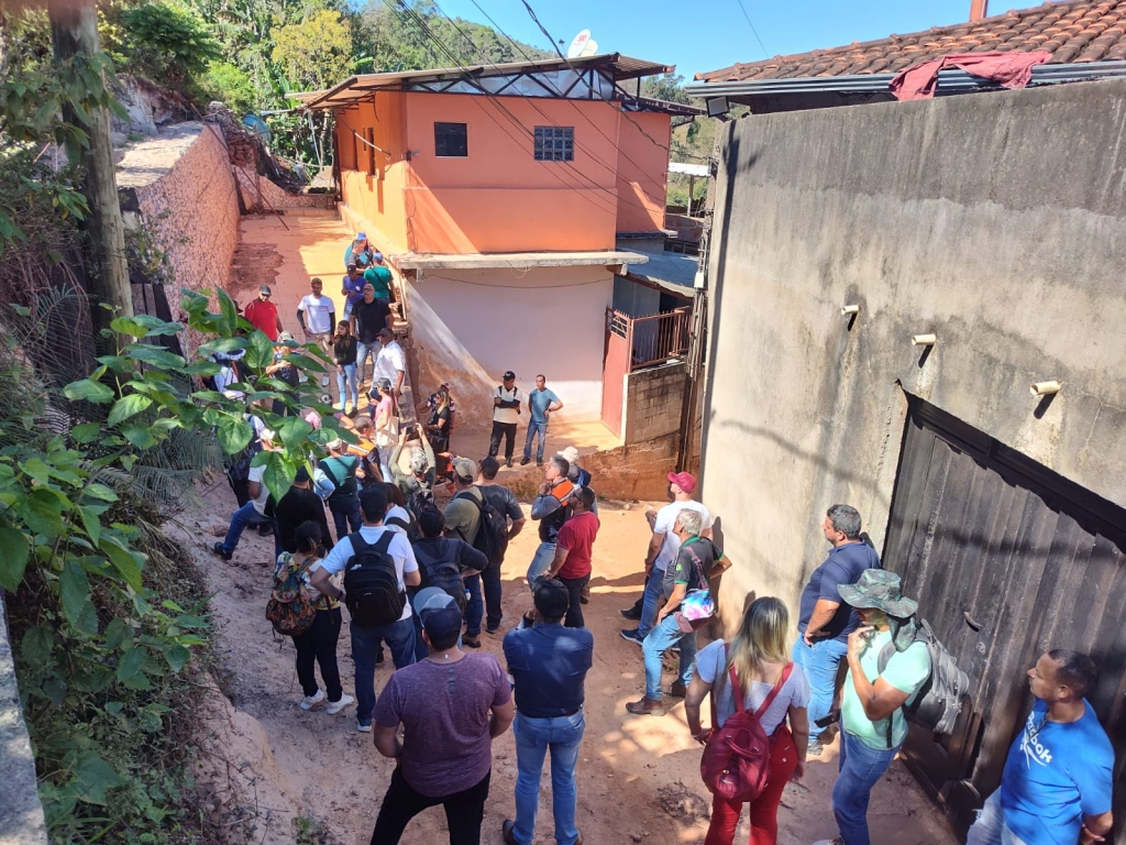 Clube é parcialmente interditado por festa e aglomeração em Uberlândia -  Gerais - Estado de Minas