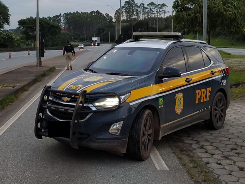 Caminhão com suspensão adulterada é retido pela PRF na BR-153, Tocantins