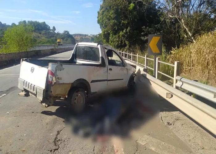 Caminhoneiro famoso que tombou na BR-116 já foi flagrado sob efeito de  drogas e não tem CNH - Estradas