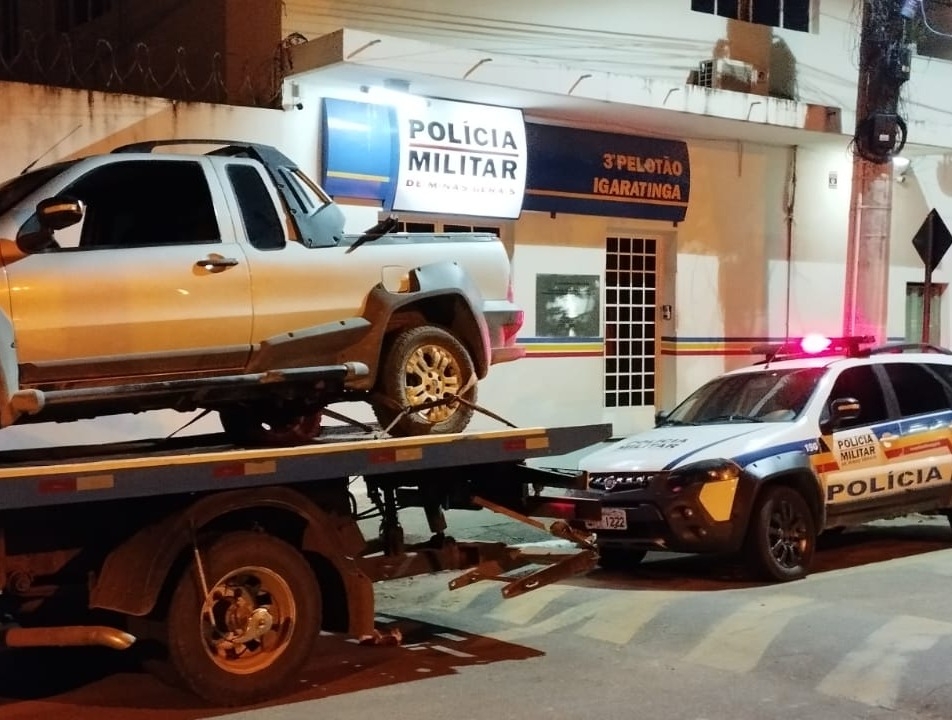 Polícia francesa começa a esmagar carros apreendidos em corridas de rua