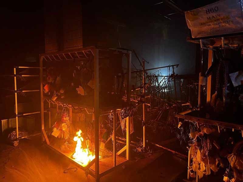 Produtos explodiram e foram arremessados durante incêndio em supermercado;  VÍDEO, Tocantins