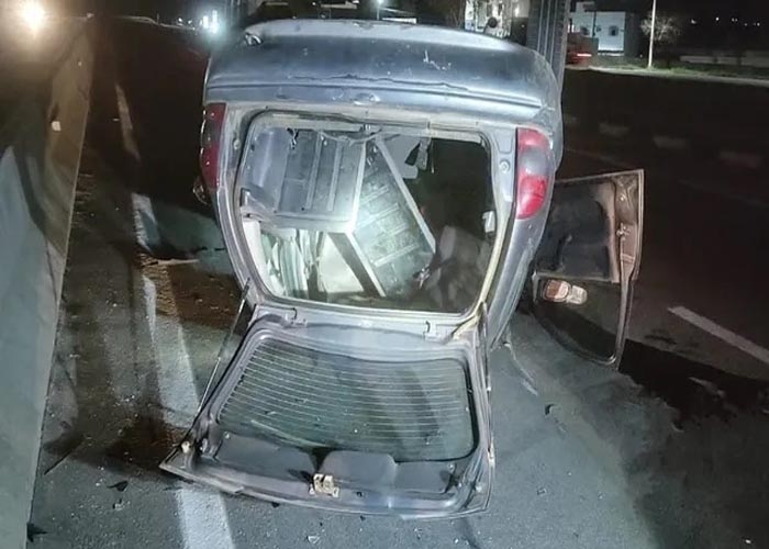 Motorista com sinais de embriaguez fica preso às ferragens após colisão  frontal 