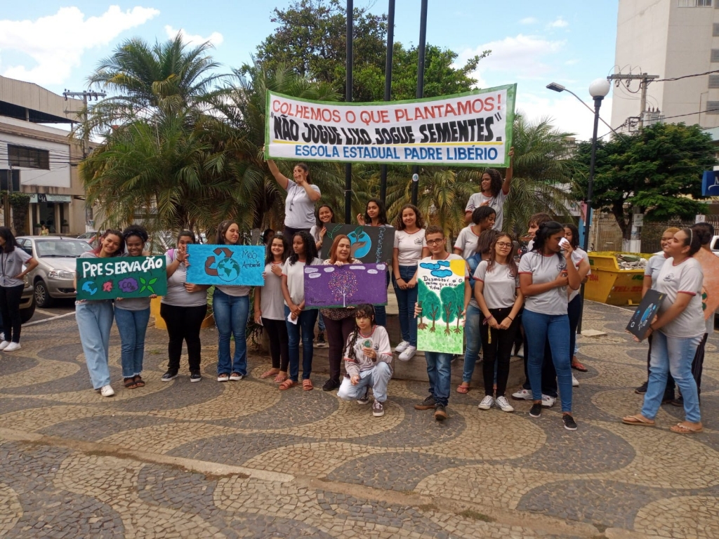 Escola atacada em SC atende crianças de 1 a 12 anos - 05/04/2023 -  Cotidiano - Folha