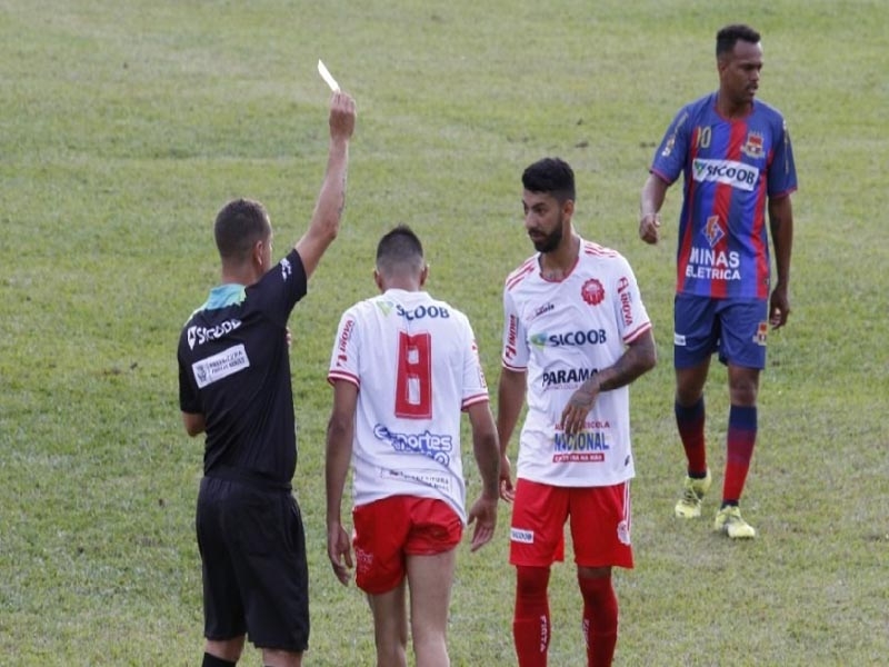 Entrevista a Júlio Alves: «Não fumo e não bebo: só quero jogar futebol»