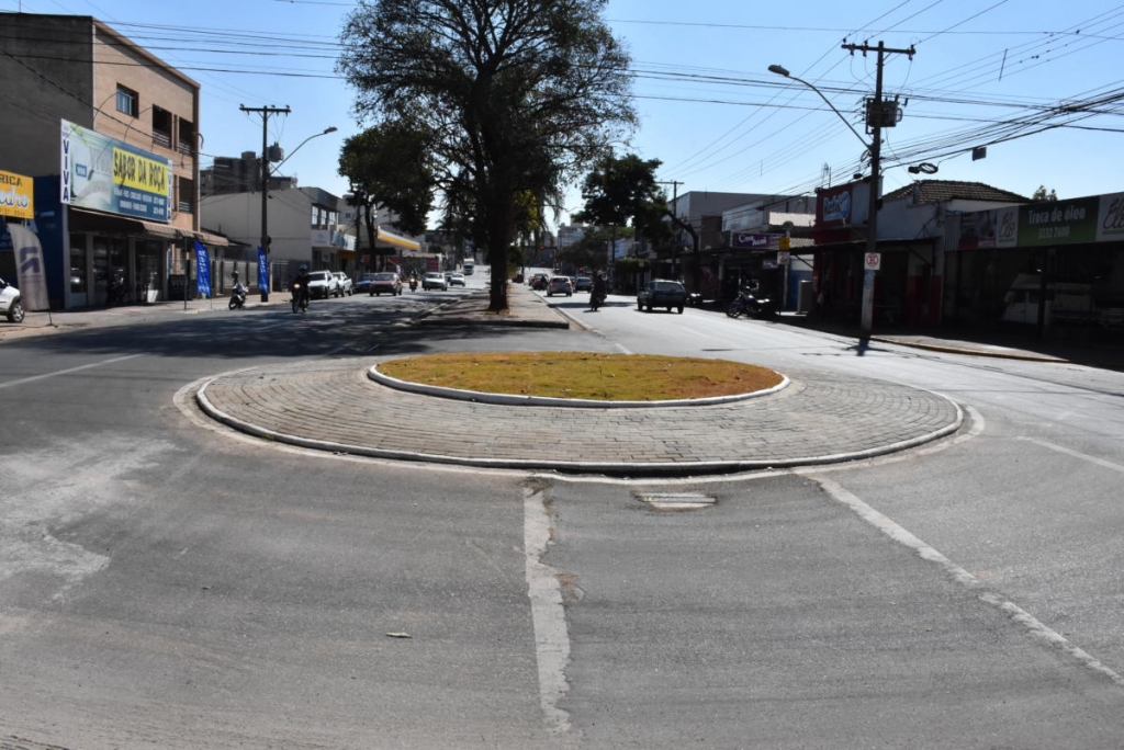 Caixa de marimbondos emperrou funcionamento dos semáforos da rua