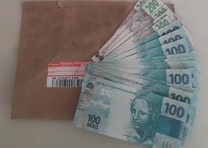 Enganado com 100 reais falso, João ganha estágio em fábrica de chocolates