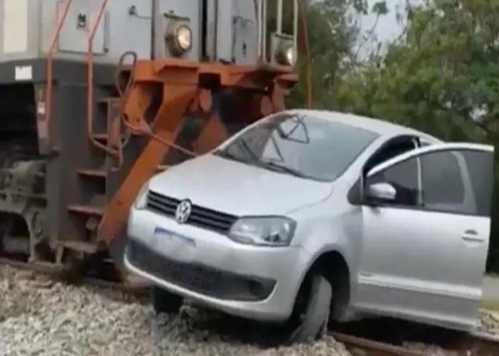 Avó e neta morrem carbonizadas depois de acidente em vicinal entre