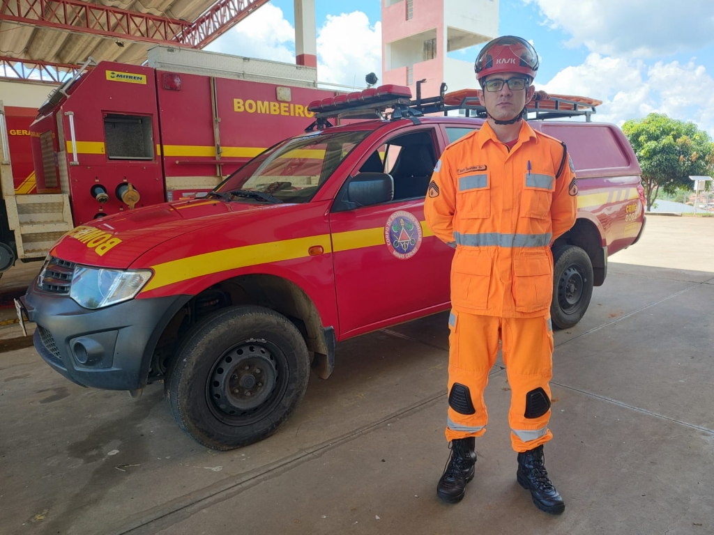 Bombeiros combatem incêndio em garagem de ônibus na Região Central de Minas, Minas Gerais