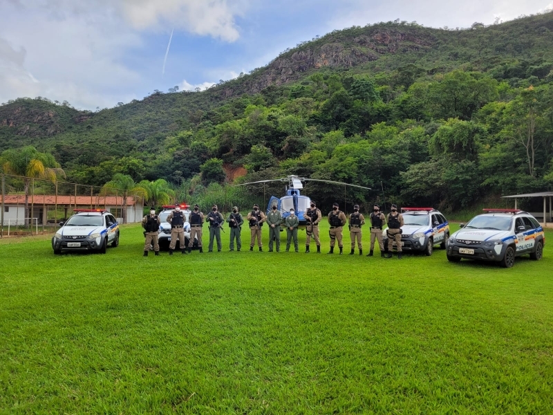 PMES - Equipe de Policiais Militares do 8º Batalhão abordam carro suspeito  de adulteração