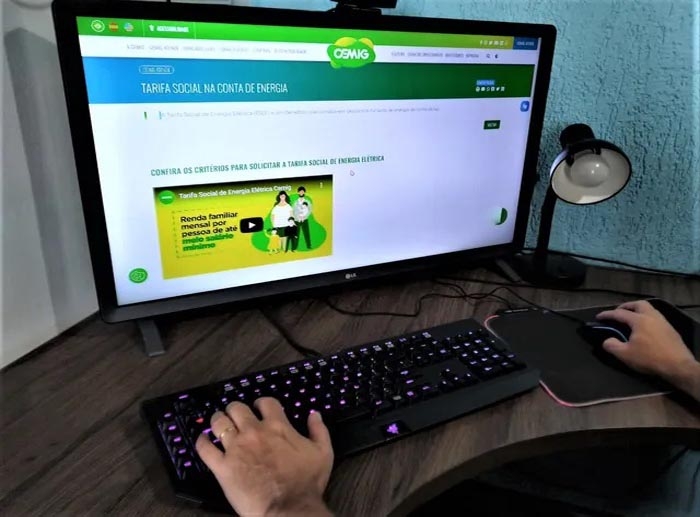 O Computador Das Crianças Classifica-nos Para A Educação E O Jogo De Vídeo.  Meninos E Meninas No Clube Infantil, Desenvolvendo Jogos De Computador.  Novas Tecnologias Alternativas Ao Treinamento Clássico. Iniciante Na Equipe