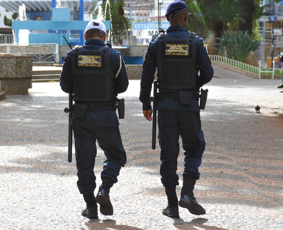 Prefeitura Municipal de Aparecida de Goiânia  Guarda Civil de Aparecida  recebe armas doadas pela Polícia Rodoviária Federal
