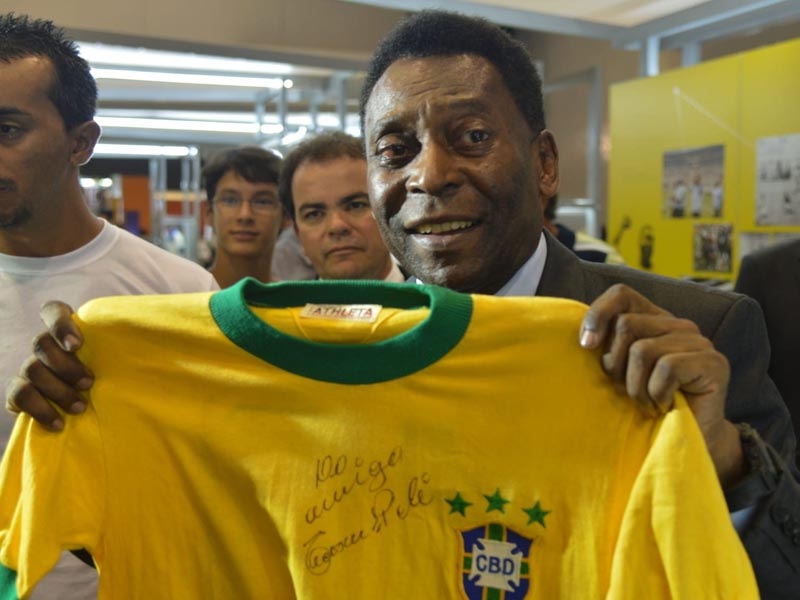 Pelé exalta recorde de público na final do Brasileiro Feminino