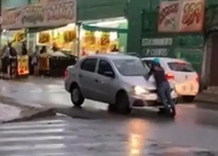 Corrida de carros elétricos movimenta cidade chilena