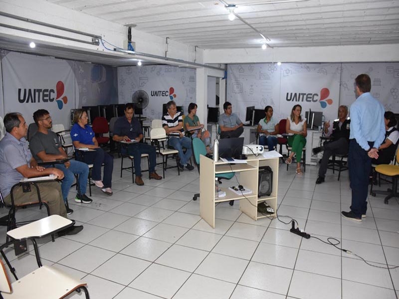 Programas de aceleração abrem espaço para mulheres na construção civil -  DiversEM - Estado de Minas