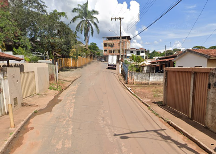 Motorista pinta meio-fio de branco para driblar proibição de estacionar