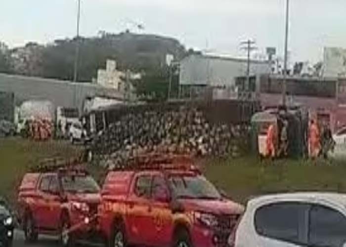 Ônibus que levava time da Série D tomba na estrada a caminho de jogo;  Ninguém se feriu, brasileirão série d