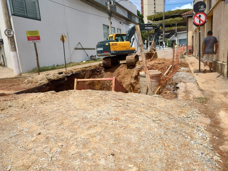 Fundo de Quintal - 15 mil pessoas são esperadas em show na Praça da Estação  - Portal PJF