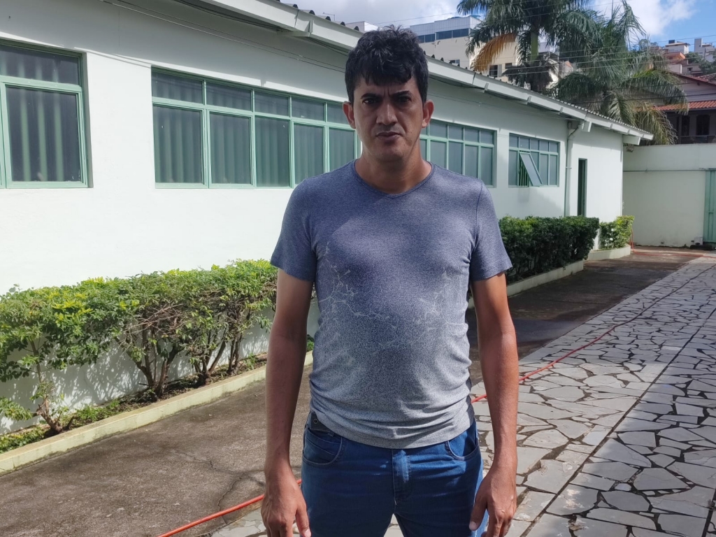 Após cirurgia, zagueiro Chicão reaparece no gramado