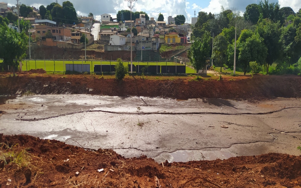 CONSTRUÇÃO MURO DE PEDRA ARTESANAL, Chácara Vale dos Sonhos