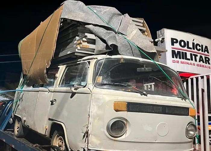 Polícia francesa começa a esmagar carros apreendidos em corridas de rua