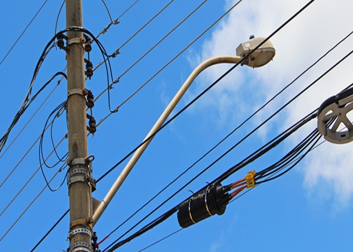 Com licença chuva, Poderia devolver a energia da cidade? - Gerador