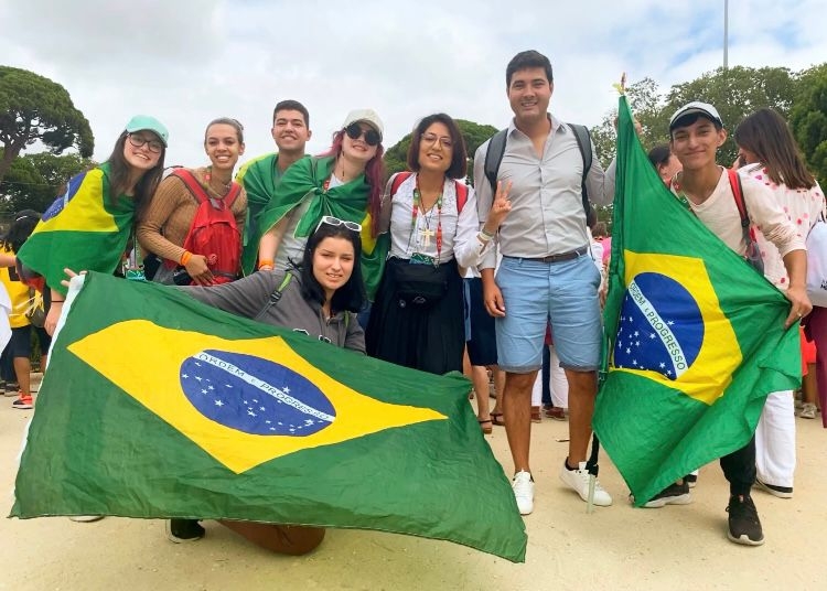 Filha de Bolsonaro é retirada de colégio militar após sofrer bullying, diz  jornal