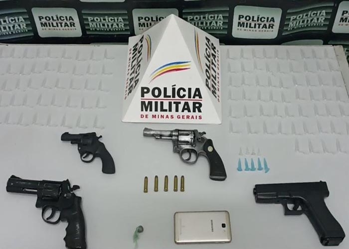 Arsenal com fuzis, pistolas e explosivos é apreendido dentro de casa na  Zona Leste de São Paulo, São Paulo